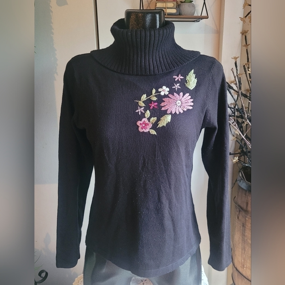 Lindor Black Turtleneck with Floral Embroidered Detailing Size M